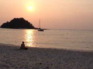 The smoke haze even reached beyond Malaysia's shores onto its islands, such as Pulao Pangkor where it filtered the setting sun. © Donatella Lorch