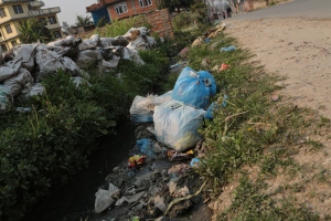 Garbage is dumped everywhere including in the open sewers running through this upscale neighborhood. © Donatella Lorch