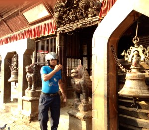 For this Puja, I got off my motorbike. © Donatella Lorch