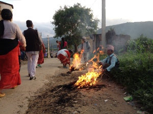 Fires are often part of religious rituals as these impromptu ones along a procession route. © Donatella Lorch